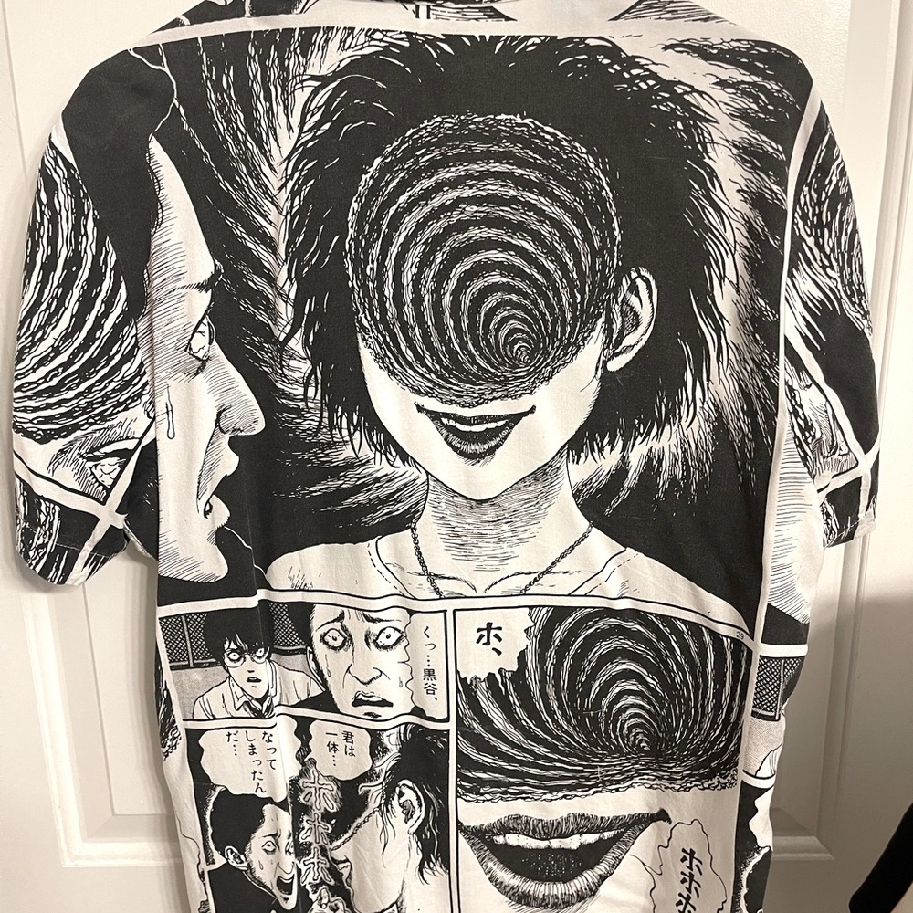 Men’s Hot Topic Junji Ito button down